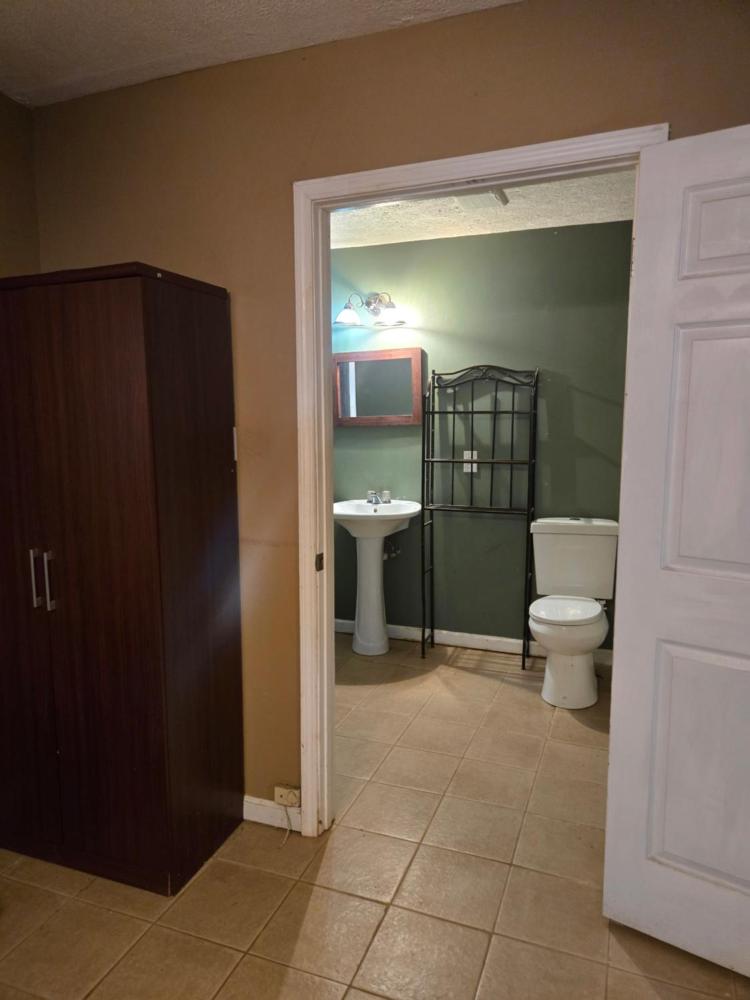 Cozy 1 Bedroom and Bath